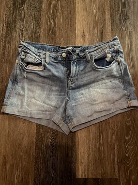 Old Navy Women’s Light Blue Denim Roll-Cuff Shorts